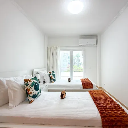 Rocha Pool Modern Vogue Appartement Portimão